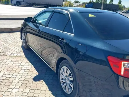 Toyota Camry 2014 года за 7 300 000 тг. в Уральск – фото 3