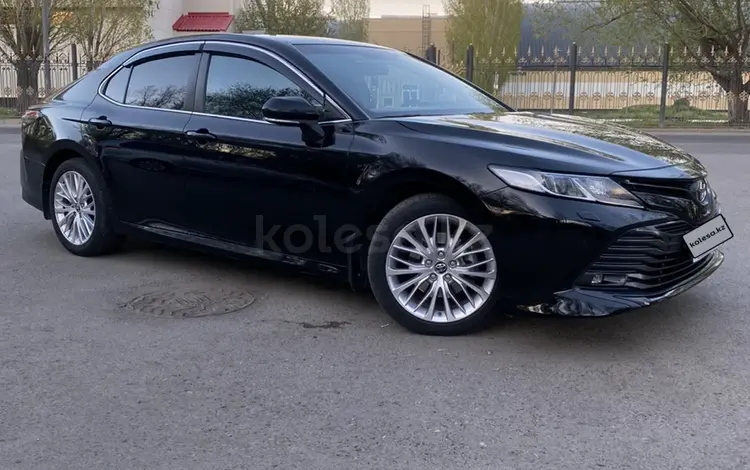 Toyota Camry 2018 года за 14 200 000 тг. в Астана