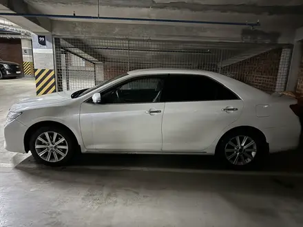 Toyota Camry 2014 года за 9 999 990 тг. в Астана – фото 2