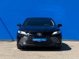 Toyota Camry 2018 года за 13 490 000 тг. в Алматы – фото 2