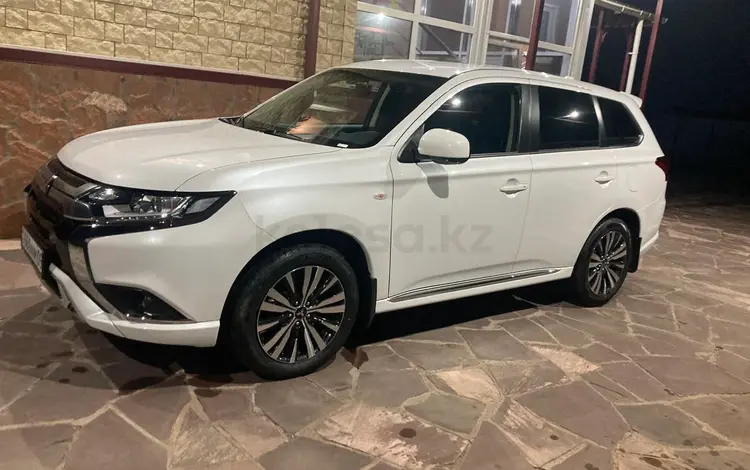 Mitsubishi Outlander 2022 годаfor11 200 000 тг. в Астана