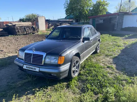 Mercedes-Benz E 230 1993 года за 950 000 тг. в Караганда