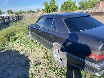 Mercedes-Benz E 230 1993 года за 950 000 тг. в Караганда – фото 6