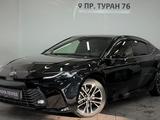 Toyota Camry Luxe eCVT 2025 года за 25 800 000 тг. в Астана