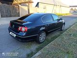 Volkswagen Passat 2007 года за 2 800 000 тг. в Шымкент – фото 2