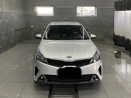 Kia Rio 2021 года за 10 000 000 тг. в Уральск – фото 2