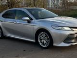 Toyota Camry 2020 года за 12 800 000 тг. в Алматы – фото 2