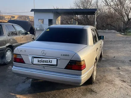 Mercedes-Benz E 220 1993 года за 1 500 000 тг. в Алматы – фото 5