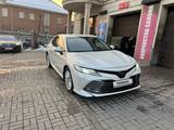 Toyota Camry 2020 года за 14 900 000 тг. в Алматы – фото 2