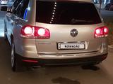 Volkswagen Touareg 2004 года за 4 200 000 тг. в Алматы – фото 2