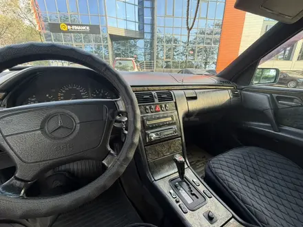 Mercedes-Benz E 320 1996 года за 2 900 000 тг. в Алматы – фото 20