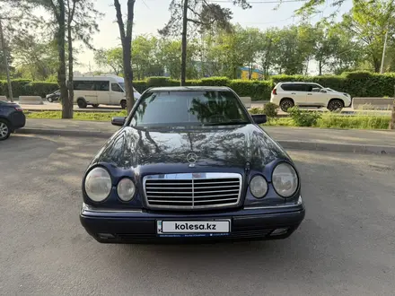 Mercedes-Benz E 320 1996 года за 2 900 000 тг. в Алматы – фото 3