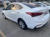 Hyundai Solaris 2018 года за 5 800 000 тг. в Актобе – фото 4