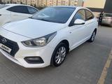 Hyundai Solaris 2018 года за 5 800 000 тг. в Актобе – фото 2