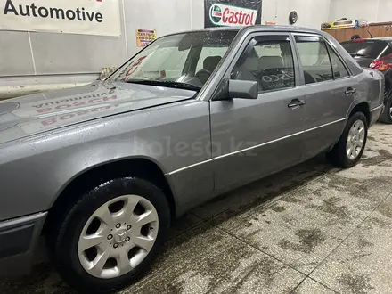 Mercedes-Benz E 230 1991 года за 4 700 000 тг. в Петропавловск