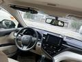 Toyota Camry 2022 года за 15 900 000 тг. в Актау – фото 2
