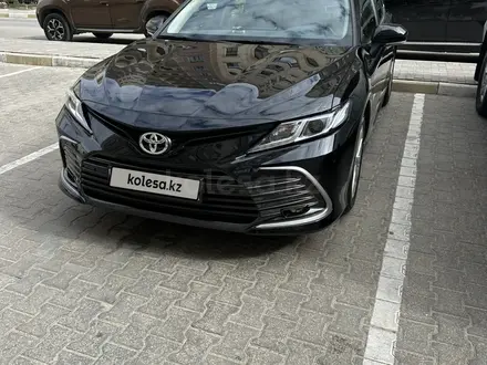 Toyota Camry 2022 года за 15 900 000 тг. в Актау – фото 13