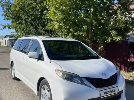 Toyota Sienna 2010 года за 9 500 000 тг. в Уральск – фото 2