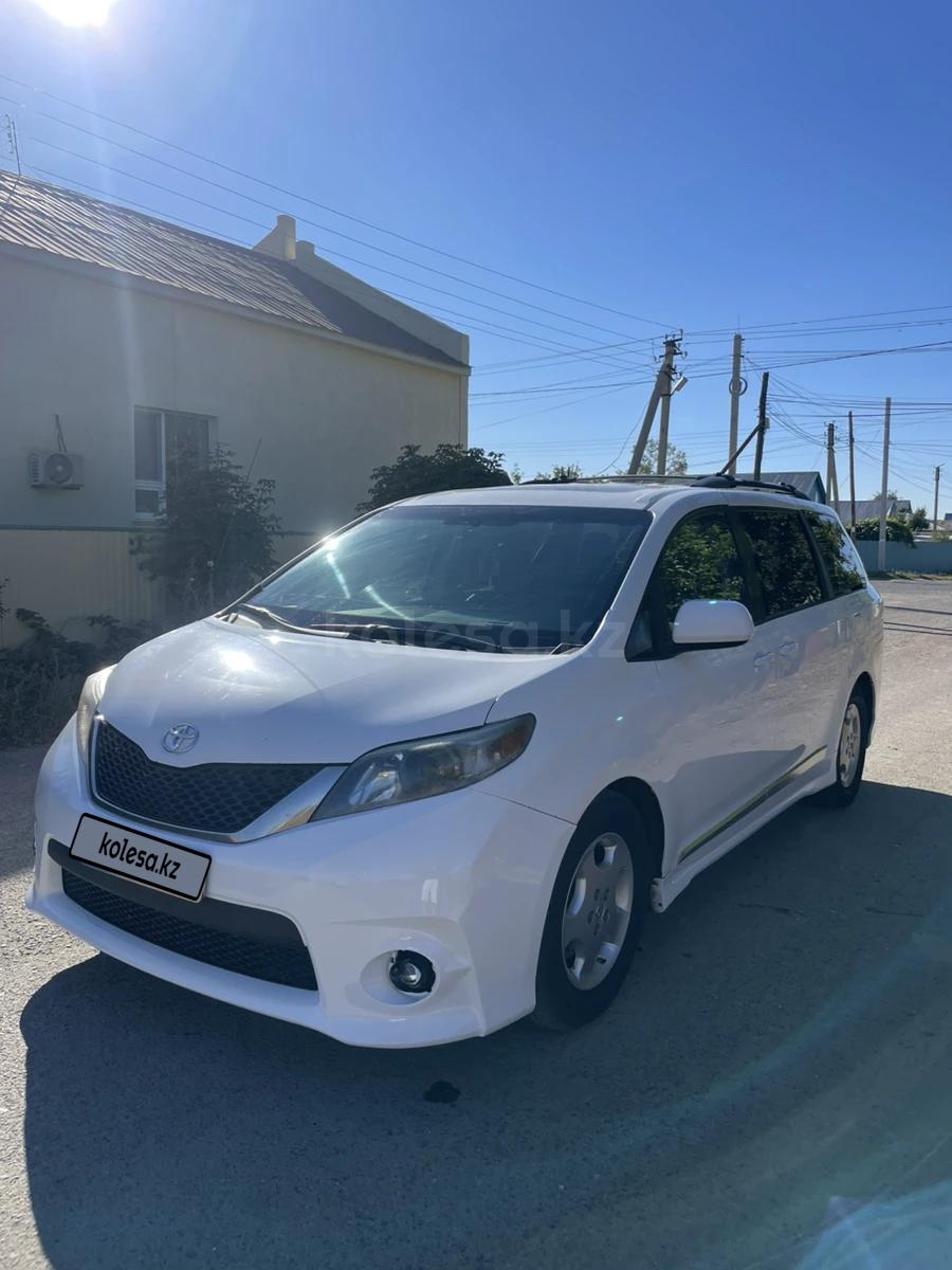 Toyota Sienna 2010 г.