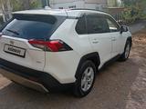 Toyota RAV4 2021 годаүшін13 800 000 тг. в Алматы – фото 5