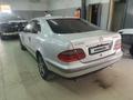 Mercedes-Benz CLK 200 1998 года за 2 300 000 тг. в Актобе – фото 2