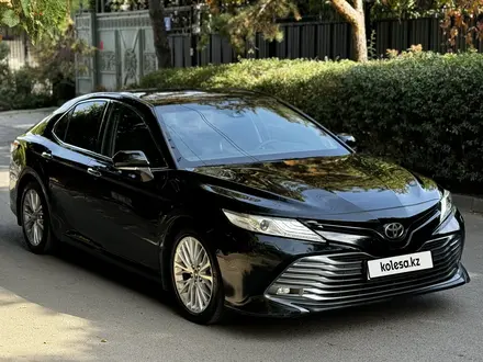 Toyota Camry 2018 года за 13 700 000 тг. в Алматы – фото 3