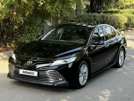 Toyota Camry 2018 года за 13 700 000 тг. в Алматы – фото 2