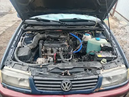 Volkswagen Passat 1993 года за 1 000 000 тг. в Семей – фото 2