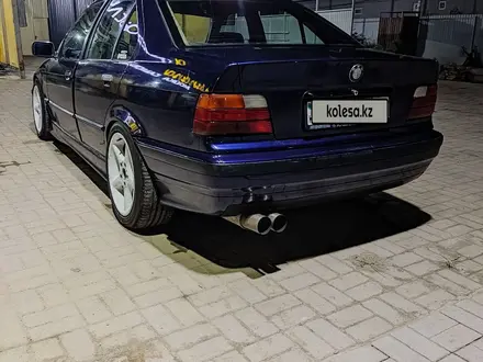 BMW 328 1993 года за 2 300 000 тг. в Уральск – фото 2