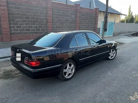 Mercedes-Benz E 320 1996 года за 3 300 000 тг. в Тараз – фото 2