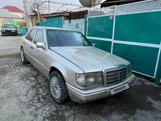 Mercedes-Benz E 230