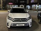Toyota Highlander 2019 годаүшін16 500 000 тг. в Семей