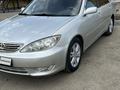 Toyota Camry 2004 года за 6 100 000 тг. в Усть-Каменогорск – фото 2