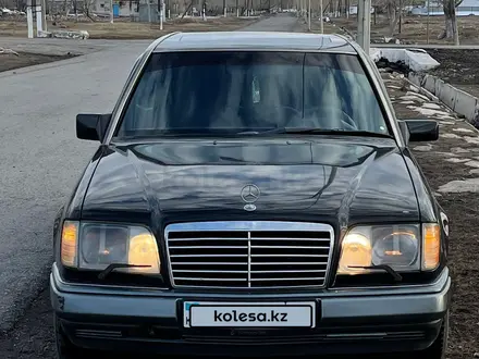 Mercedes-Benz E 200 1993 года за 2 800 000 тг. в Караганда – фото 3