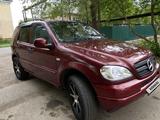 Mercedes-Benz ML 320 2001 годаfor3 000 000 тг. в Караганда – фото 2