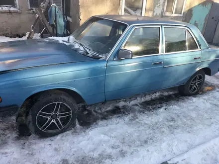 Mercedes-Benz E 220 1980 года за 600 000 тг. в Караганда – фото 4