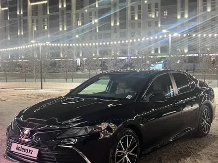 Toyota Camry 2023 года за 14 000 000 тг. в Астана