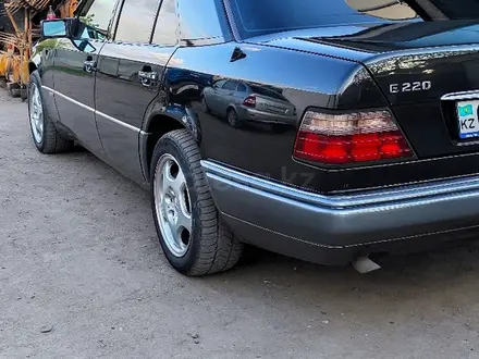 Mercedes-Benz E 220 1994 года за 4 300 000 тг. в Павлодар – фото 43