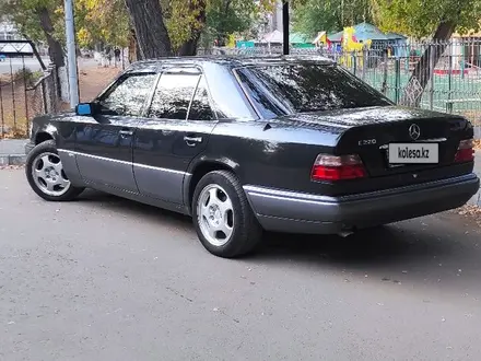 Mercedes-Benz E 220 1994 года за 4 900 000 тг. в Павлодар – фото 45