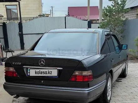 Mercedes-Benz E 220 1994 года за 4 900 000 тг. в Павлодар – фото 65