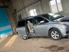 Toyota Sienna, 2013