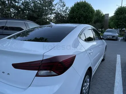 Hyundai Elantra 2019 года за 8 300 000 тг. в Алматы – фото 2