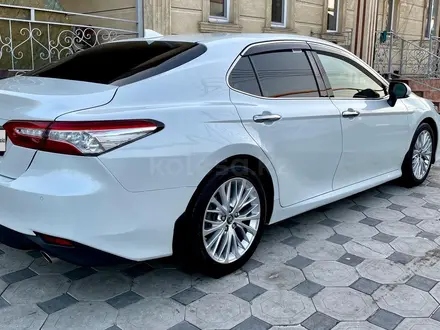 Toyota Camry 2019 года за 13 600 000 тг. в Алматы – фото 5