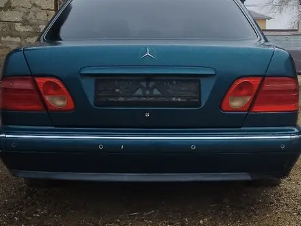 Mercedes-Benz E 230 1996 года за 1 600 000 тг. в Атырау – фото 3