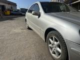 Mercedes-Benz C 240 2003 года за 3 200 000 тг. в Рудный – фото 2