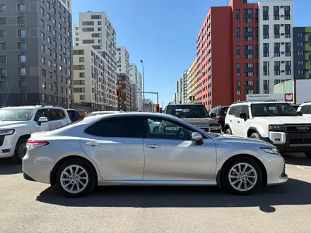 Toyota Camry Prestige 2021 года за 13 350 000 тг. в Астана – фото 17