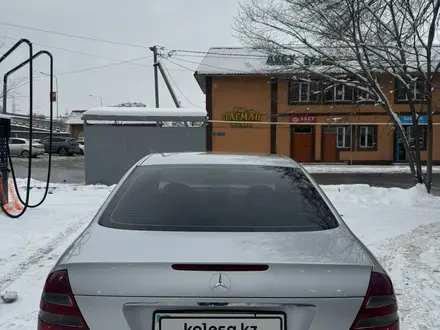 Mercedes-Benz E 200 2005 года за 3 700 000 тг. в Астана – фото 6