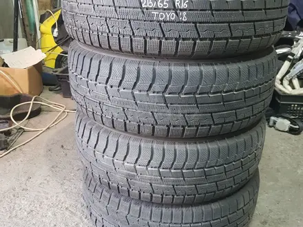 Комплект зимней резины 215/65 r16 Toyo свежедоставлены с Японииүшін105 000 тг. в Алматы