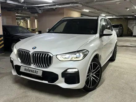 BMW X5 2018 года за 42 000 000 тг. в Семей