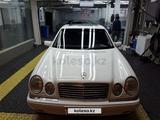 Mercedes-Benz E 320 1999 года за 3 900 000 тг. в Астана